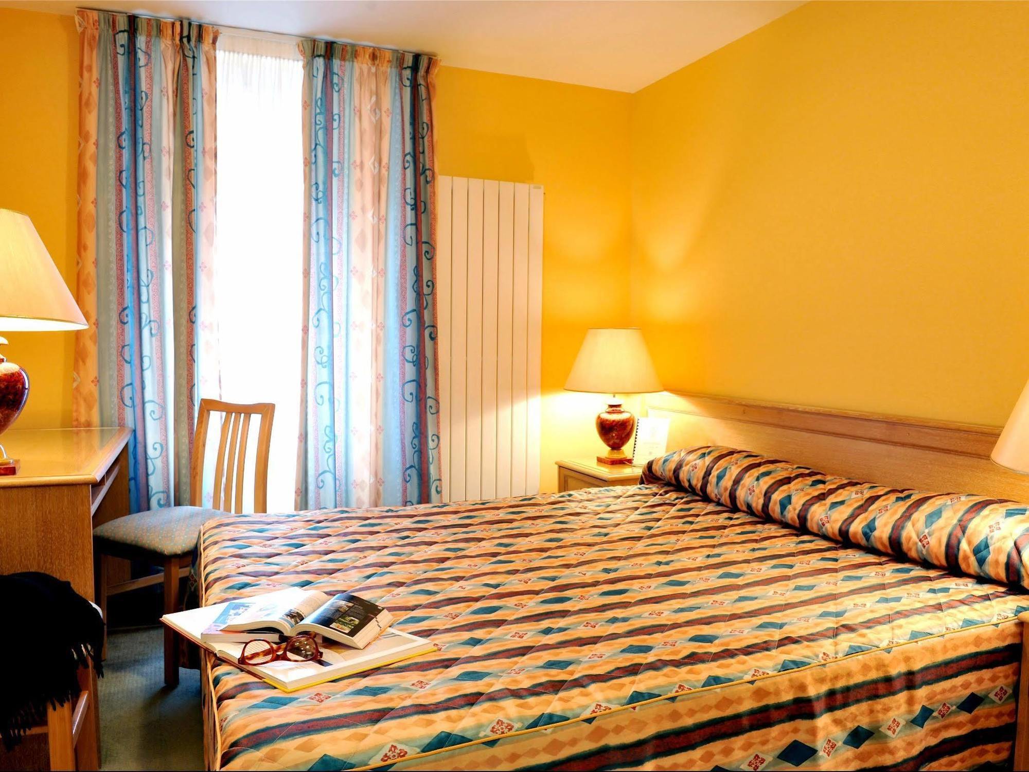 Logis Hotel Le Continental Châteauroux Eksteriør bilde